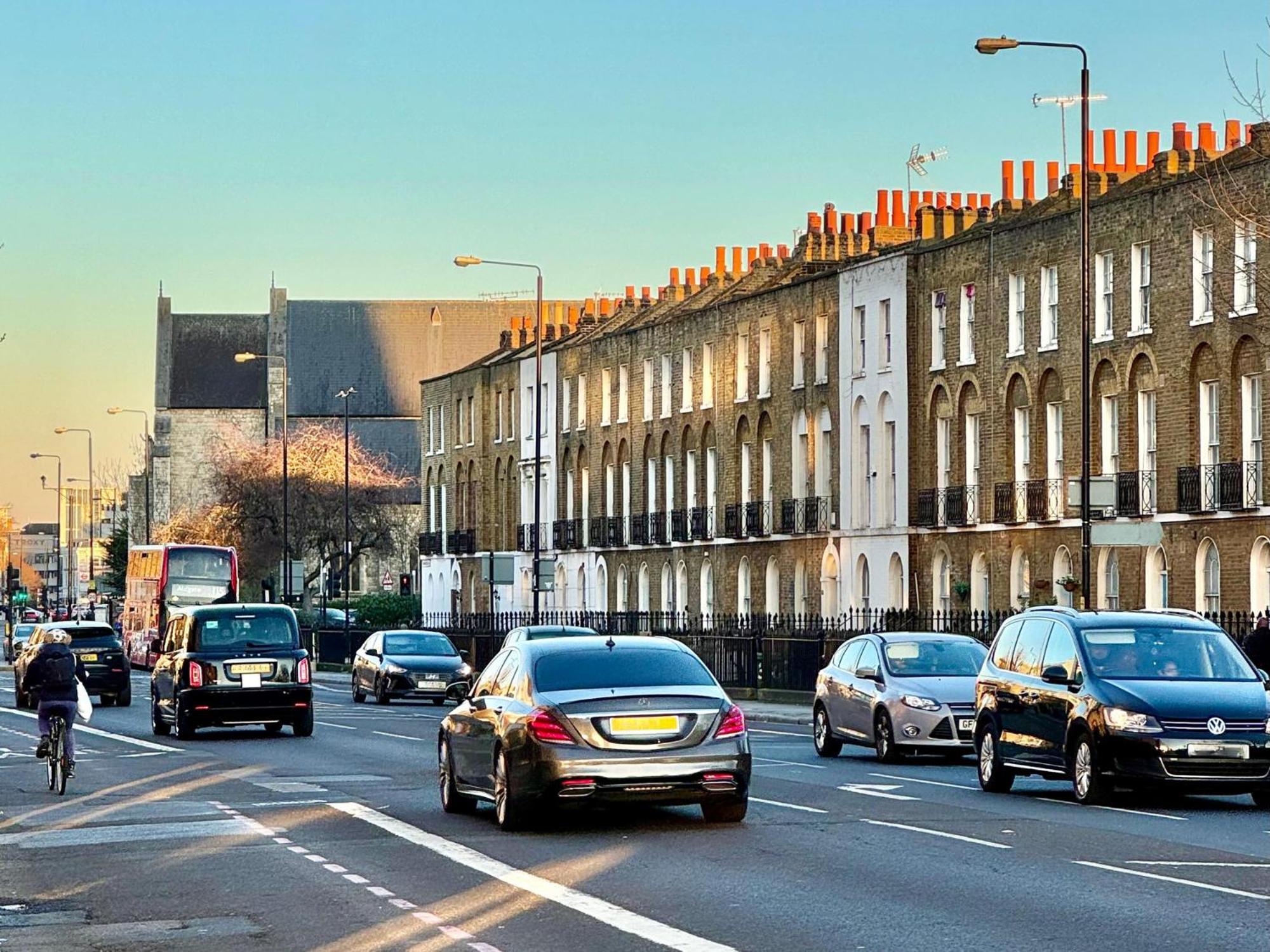 Appartamento Pass The Keys Whitechapel With Balcony Londra